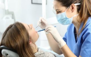 Enfraquecimento dos dentes: por que isso acontece e quais são as consequências para a saúde bucal?